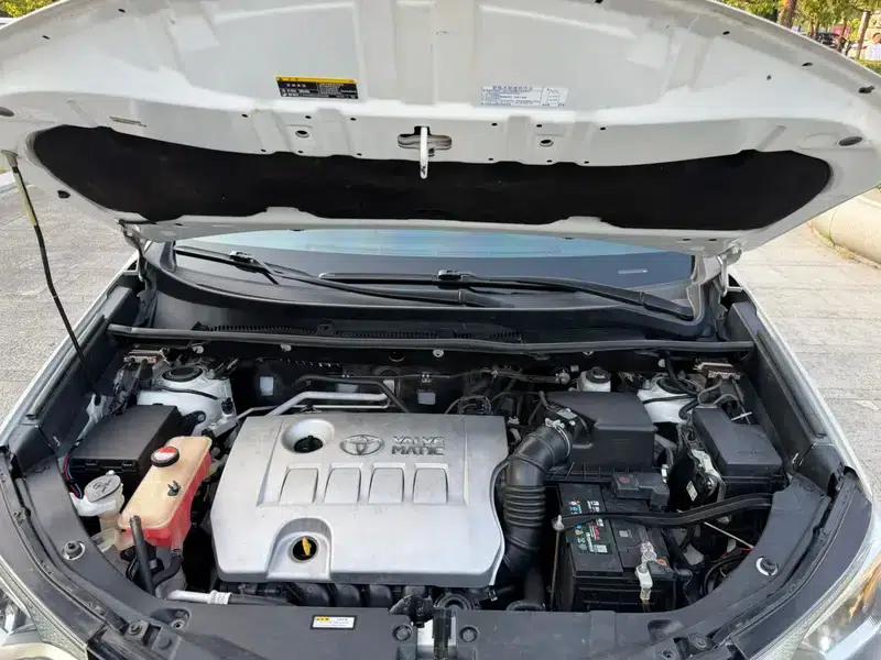 2016 RAV4 2.0L CVT 2WD Fashion Edition — миниатюра 8
