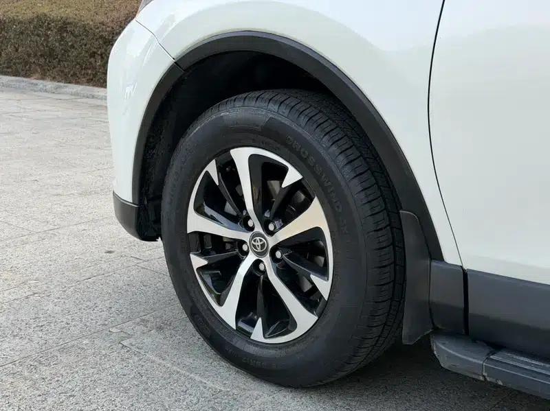 2016 RAV4 2.0L CVT 2WD Fashion Edition — миниатюра 9