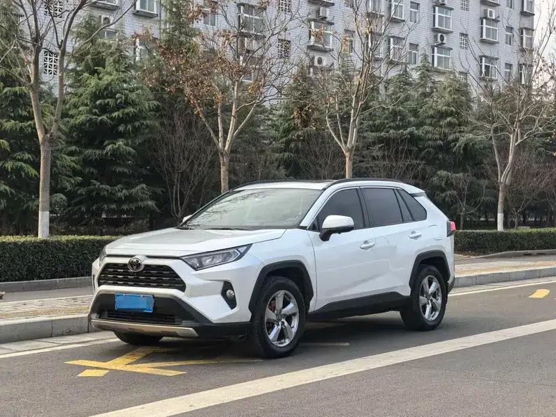 2021 RAV4 2.0L CVT 4WD Fashion Plus Edition — миниатюра 1