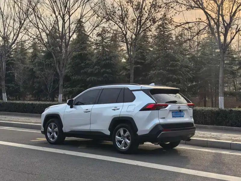 2021 RAV4 2.0L CVT 4WD Fashion Plus Edition — миниатюра 4