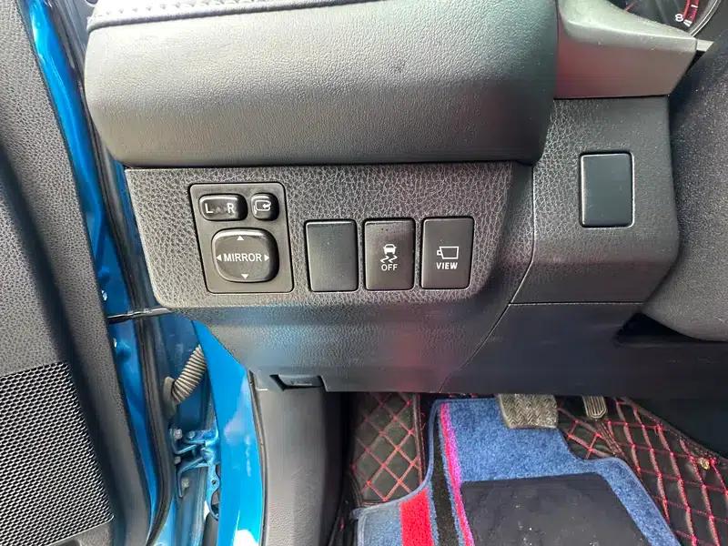 2016 RAV4 2.0L CVT 4WD Elite Edition — миниатюра 9