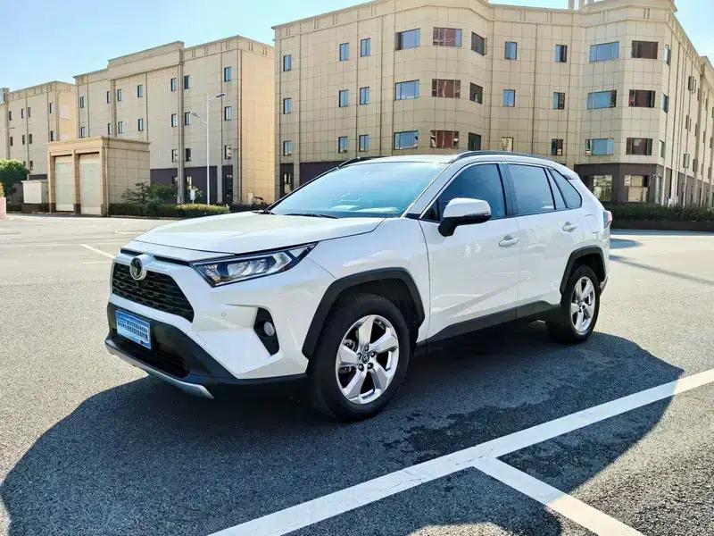 RAV4 2021 2.0L CVT 2WD Fashion Edition — миниатюра 1