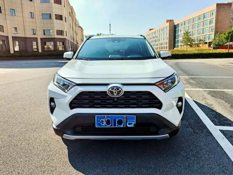 RAV4 2021 2.0L CVT 2WD Fashion Edition — миниатюра 2