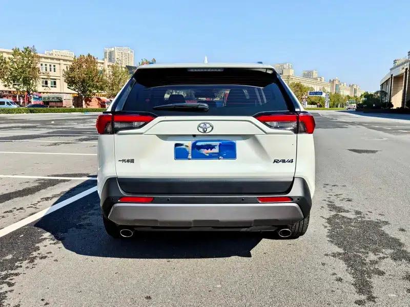 RAV4 2021 2.0L CVT 2WD Fashion Edition — миниатюра 5