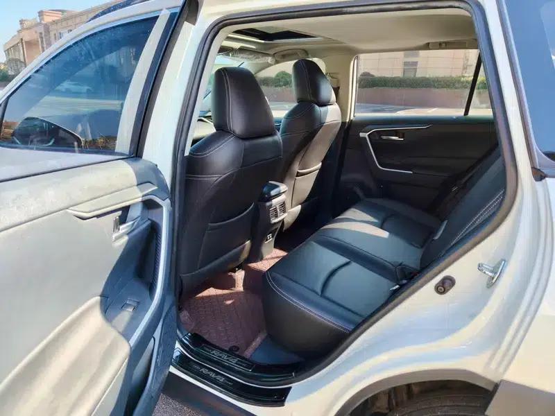 RAV4 2021 2.0L CVT 2WD Fashion Edition — миниатюра 9