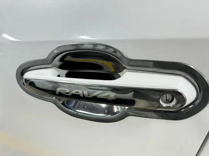 RAV4 2020 2.0L CVT 2WD Fashion Edition — миниатюра 11