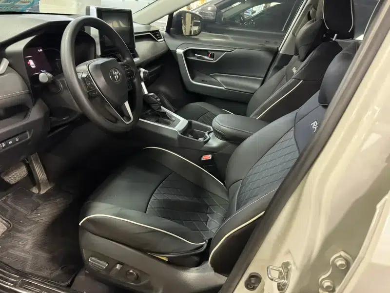 RAV4 2020 2.0L CVT 2WD Fashion Edition — миниатюра 18