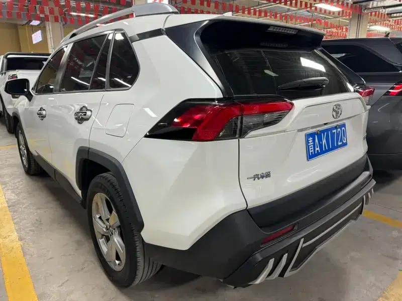 RAV4 2020 2.0L CVT 2WD Fashion Edition — миниатюра 4