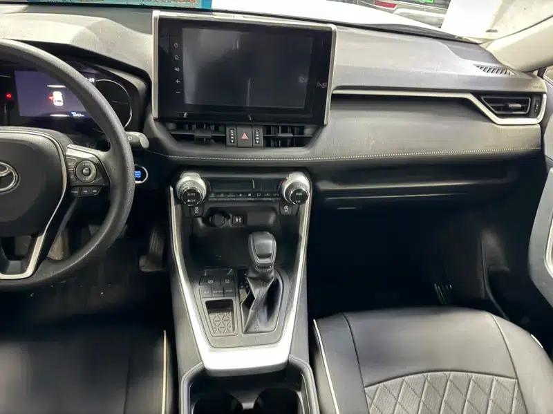 RAV4 2020 2.0L CVT 2WD Fashion Edition — миниатюра 9
