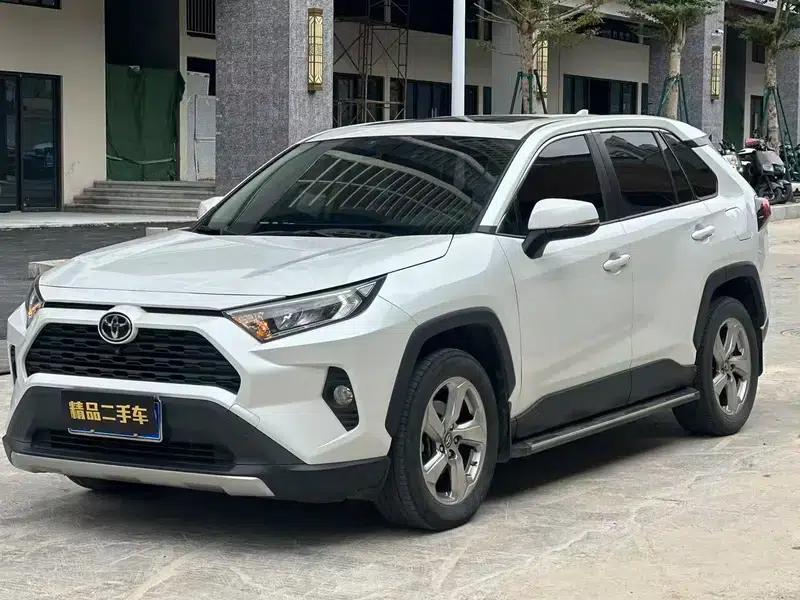 2022 Toyota RAV4 2.0L CVT 2WD Fashion Edition — миниатюра 1