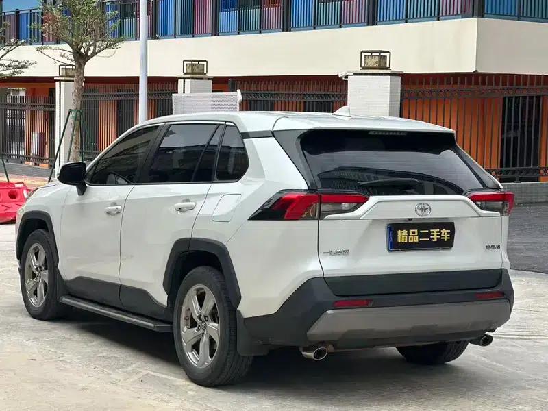 2022 Toyota RAV4 2.0L CVT 2WD Fashion Edition — миниатюра 4