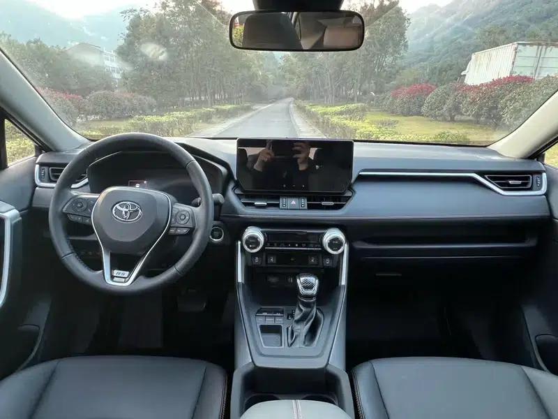2024 RAV4 2.0L CVT 2WD Fashion Plus Edition — миниатюра 16