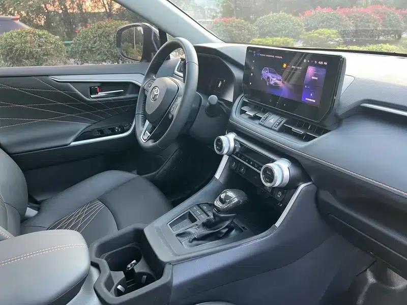 2024 RAV4 2.0L CVT 2WD Fashion Plus Edition — миниатюра 19