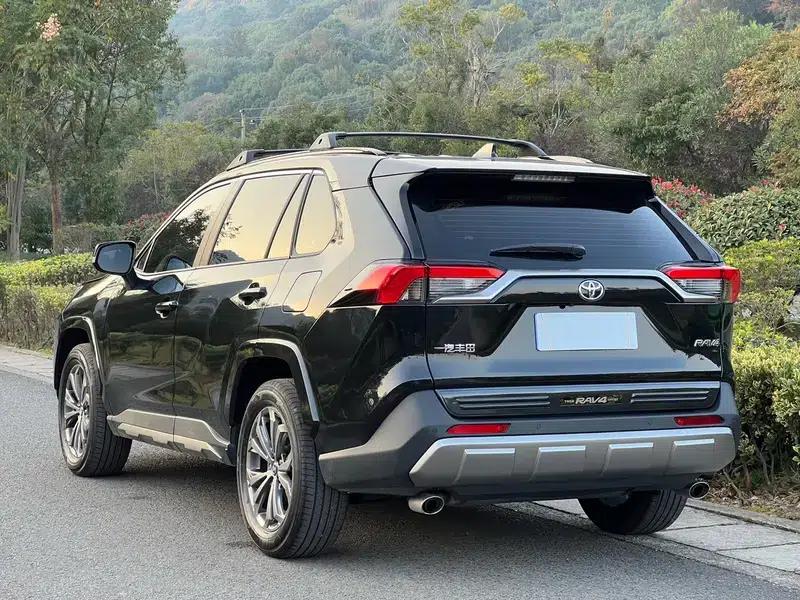 2024 RAV4 2.0L CVT 2WD Fashion Plus Edition — миниатюра 5