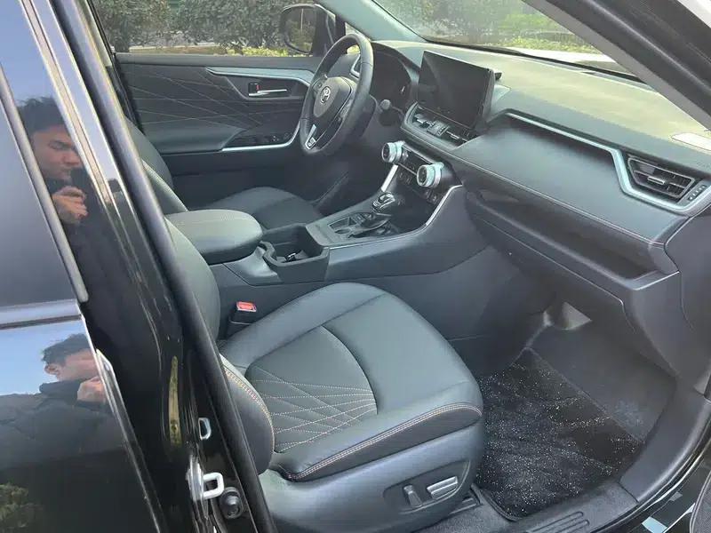 2024 RAV4 2.0L CVT 2WD Fashion Plus Edition — миниатюра 8