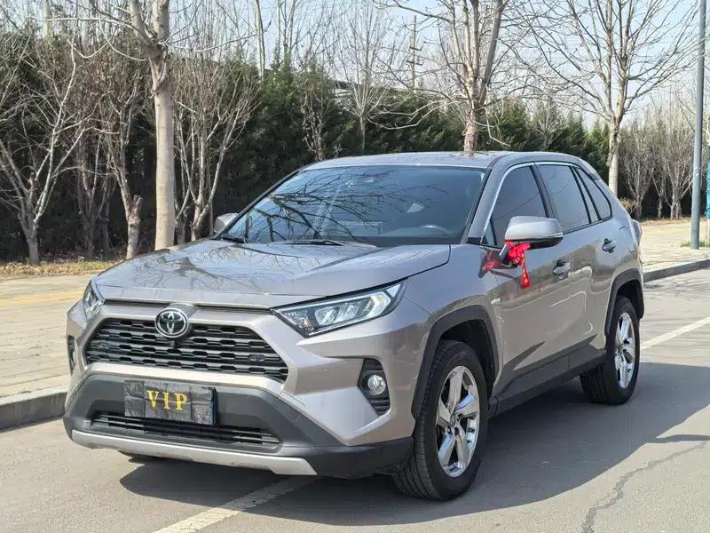 2022 RAV4 2.0L CVT 2WD Fashion Plus Edition — миниатюра 1