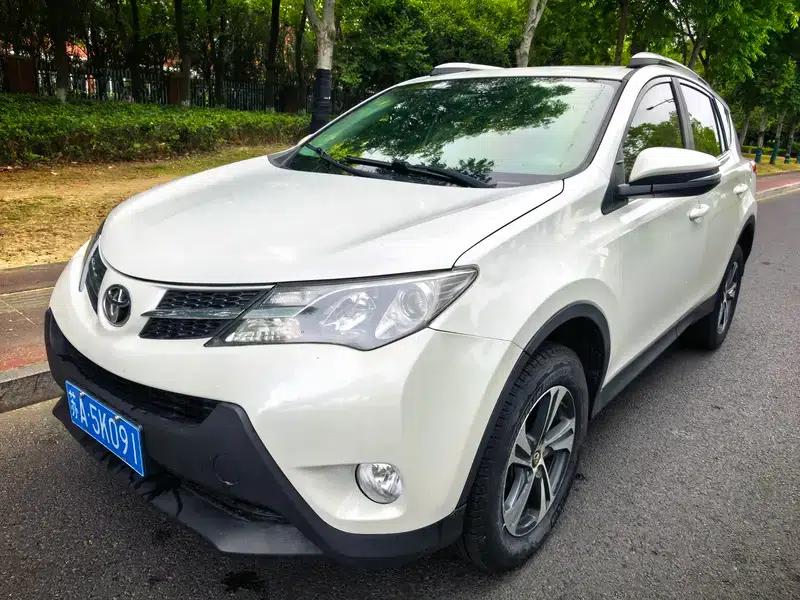 2015 RAV4 2.0L CVT 2WD Fashion Edition — миниатюра 1
