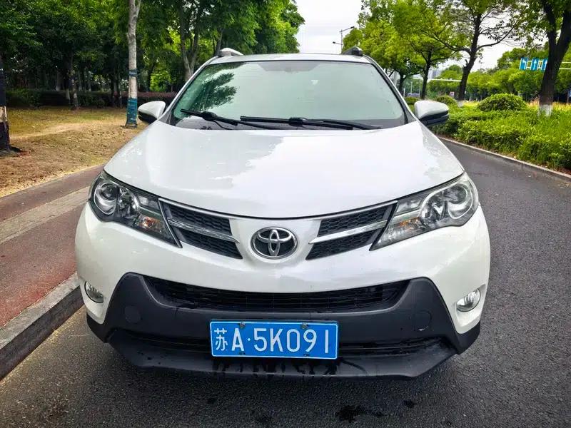 2015 RAV4 2.0L CVT 2WD Fashion Edition — миниатюра 2