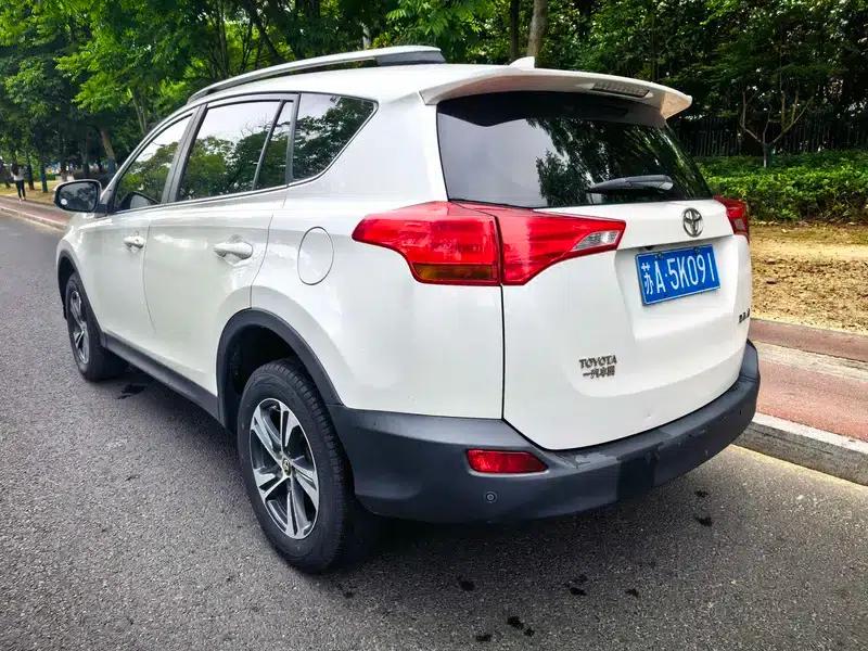 2015 RAV4 2.0L CVT 2WD Fashion Edition — миниатюра 4