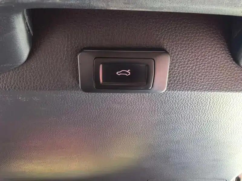 2022 Toyota RAV4 2.0L CVT 4WD Premium Edition — миниатюра 11