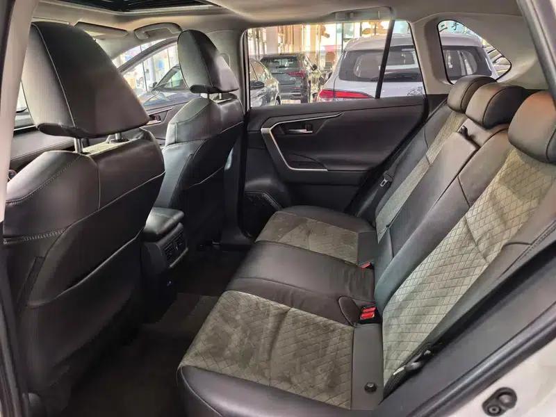 2022 Toyota RAV4 2.0L CVT 4WD Premium Edition — миниатюра 19