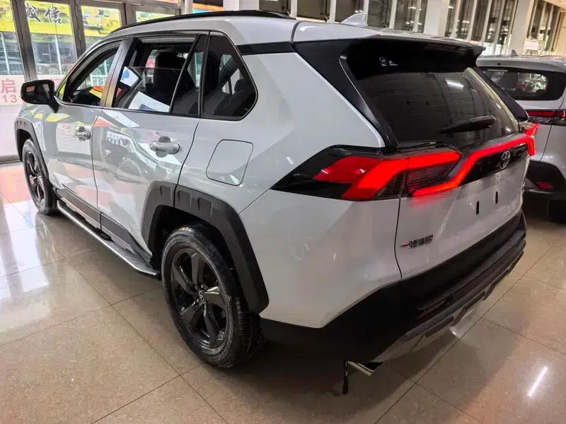 2022 Toyota RAV4 2.0L CVT 4WD Premium Edition — миниатюра 4