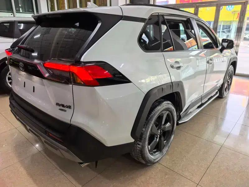 2022 Toyota RAV4 2.0L CVT 4WD Premium Edition — миниатюра 5