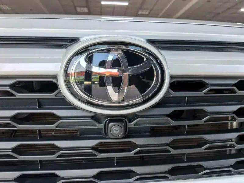 2022 Toyota RAV4 2.0L CVT 4WD Premium Edition — миниатюра 6