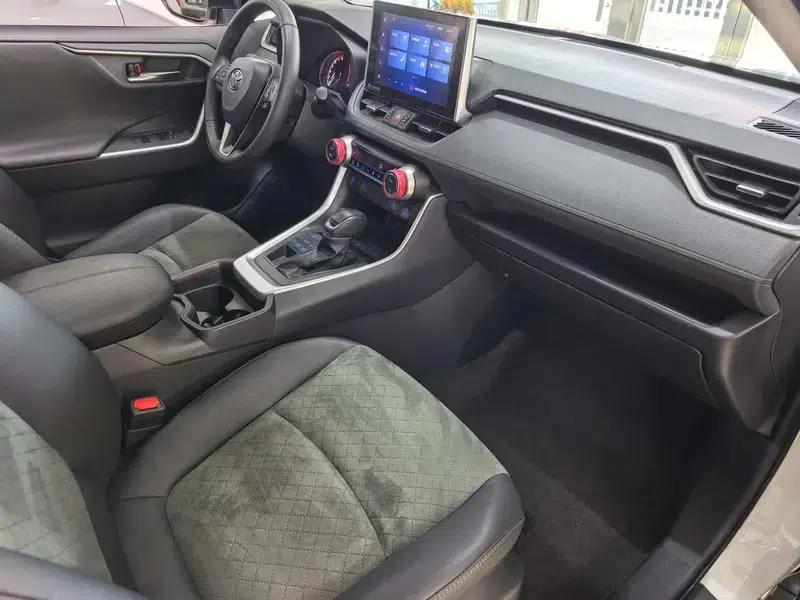 2022 Toyota RAV4 2.0L CVT 4WD Premium Edition — миниатюра 8