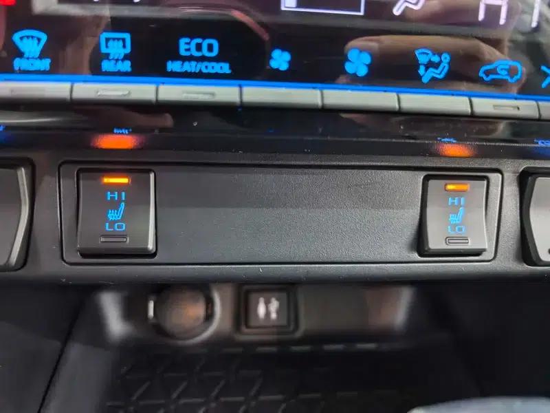 2022 Toyota RAV4 2.0L CVT 4WD Premium Edition — миниатюра 9