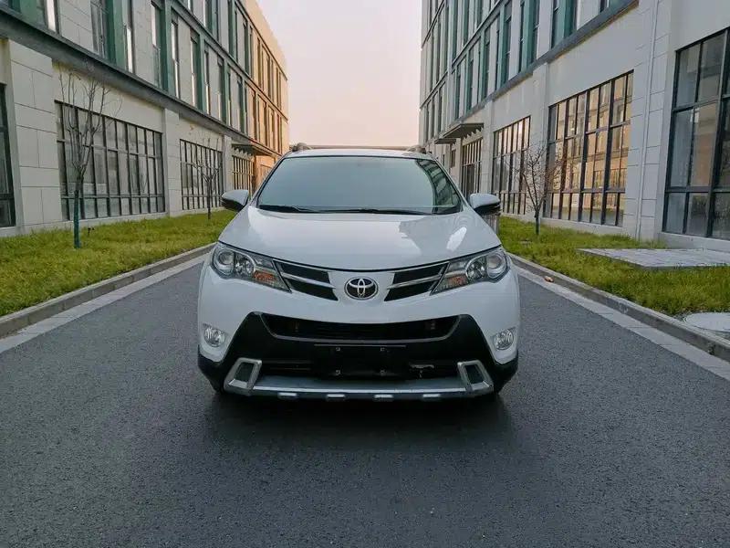 2015 RAV4 2.0L CVT 2WD Fashion Edition — миниатюра 2