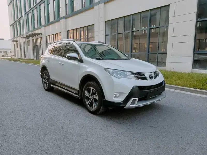 2015 RAV4 2.0L CVT 2WD Fashion Edition — миниатюра 3