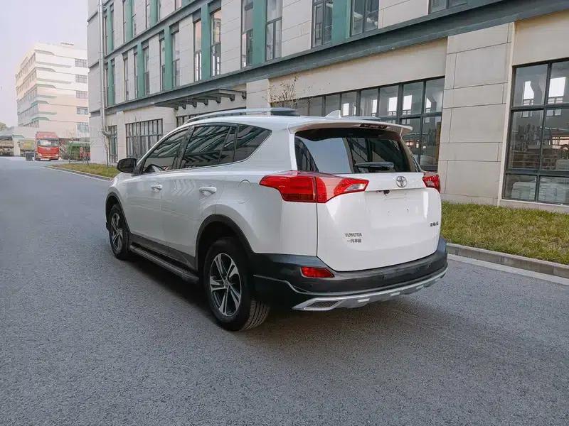 2015 RAV4 2.0L CVT 2WD Fashion Edition — миниатюра 4