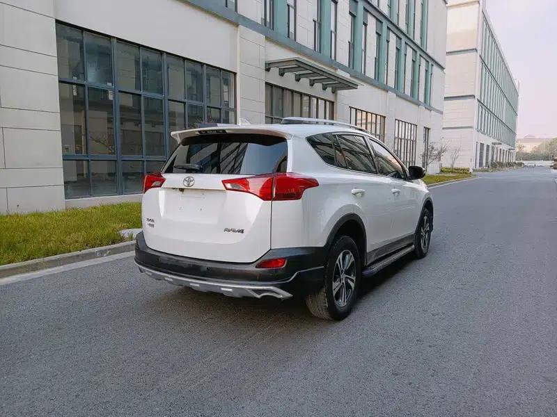 2015 RAV4 2.0L CVT 2WD Fashion Edition — миниатюра 5