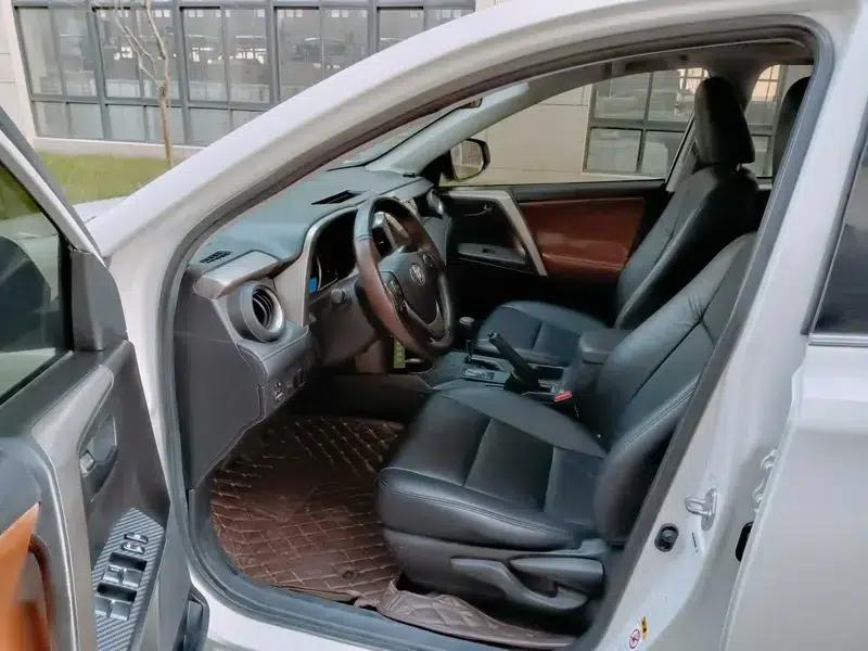 2015 RAV4 2.0L CVT 2WD Fashion Edition — миниатюра 8