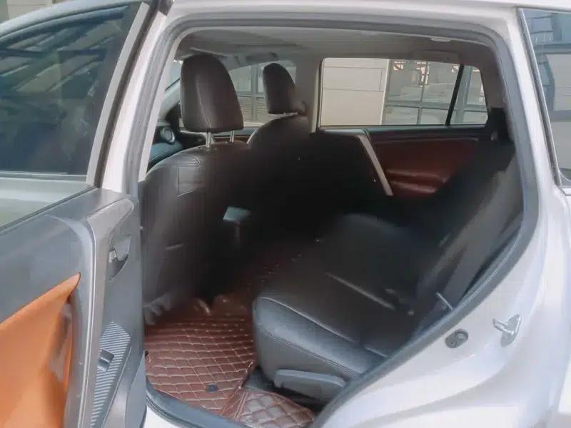 2015 RAV4 2.0L CVT 2WD Fashion Edition — миниатюра 9