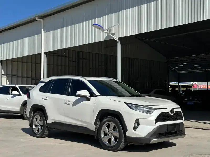 RAV4 2020 2.0L CVT 4WD Fashion Edition — миниатюра 3