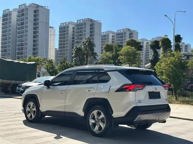 RAV4 2020 2.0L CVT 4WD Fashion Edition — миниатюра 4