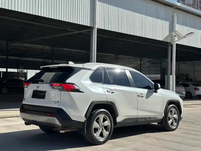 RAV4 2020 2.0L CVT 4WD Fashion Edition — миниатюра 6