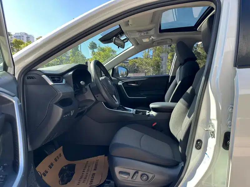 RAV4 2020 2.0L CVT 4WD Fashion Edition — миниатюра 8