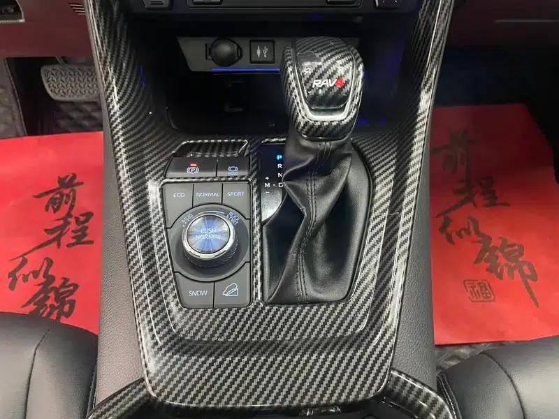 2022 Toyota RAV4 2.0L CVT 4WD Premium Edition — миниатюра 11