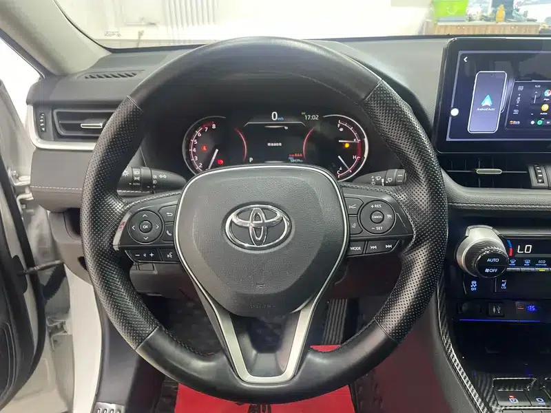 2022 Toyota RAV4 2.0L CVT 4WD Premium Edition — миниатюра 16
