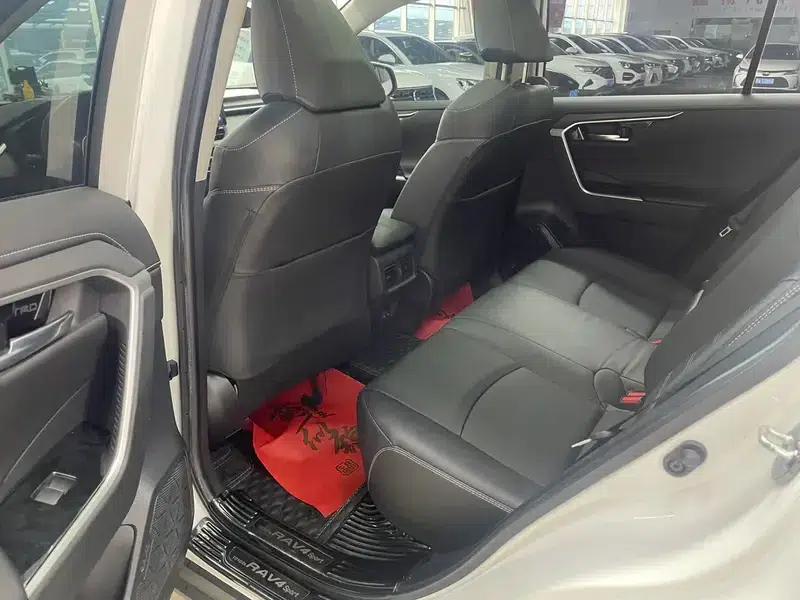 2022 Toyota RAV4 2.0L CVT 4WD Premium Edition — миниатюра 19