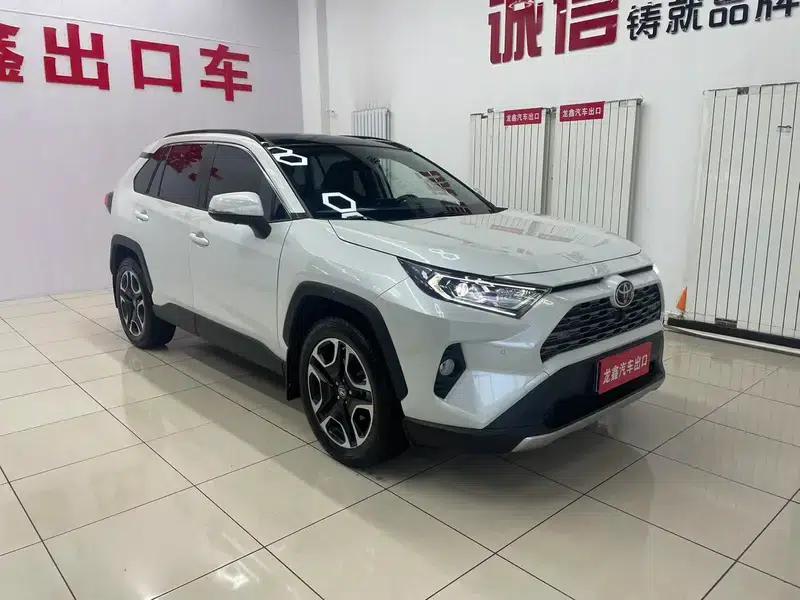 2022 Toyota RAV4 2.0L CVT 4WD Premium Edition — миниатюра 3