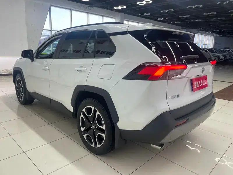 2022 Toyota RAV4 2.0L CVT 4WD Premium Edition — миниатюра 4