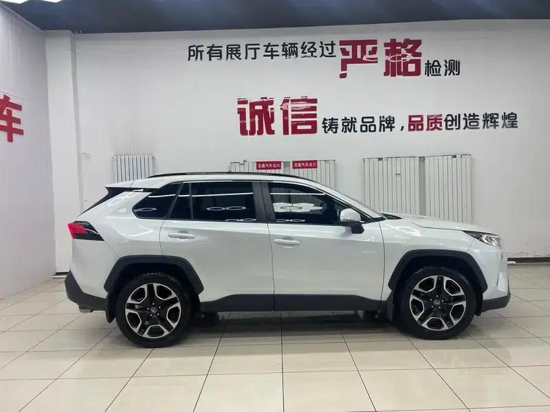 2022 Toyota RAV4 2.0L CVT 4WD Premium Edition — миниатюра 7