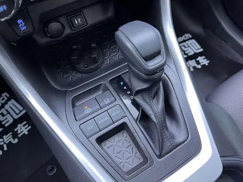 2022 Toyota RAV4 2.0L CVT 2WD Fashion Edition — миниатюра 21