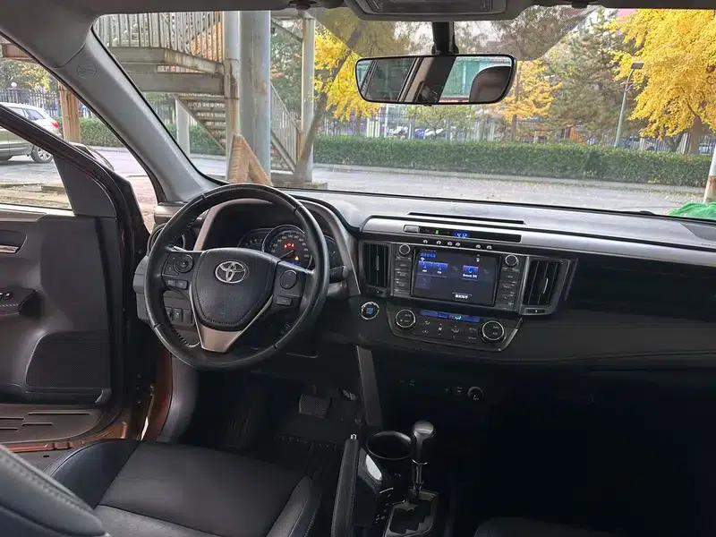 2015 RAV4 2.0L CVT 4WD Elite Edition — миниатюра 24
