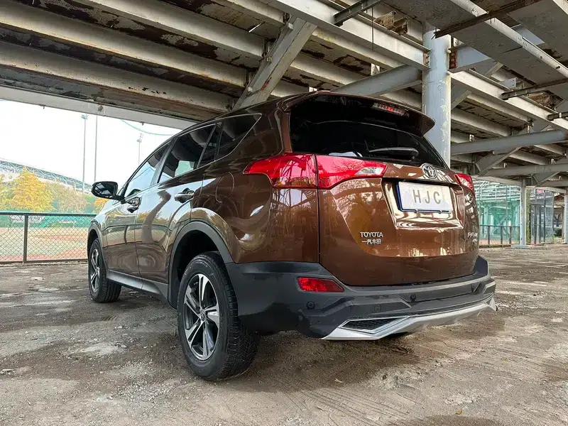 2015 RAV4 2.0L CVT 4WD Elite Edition — миниатюра 4