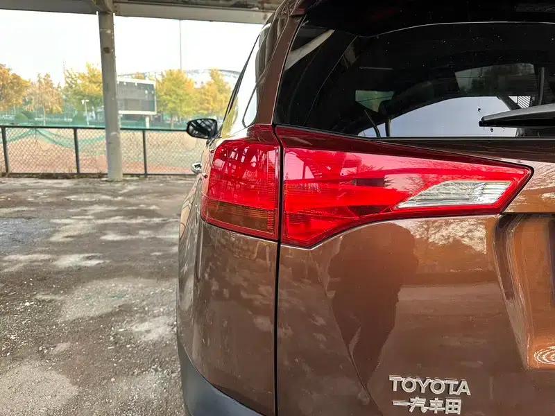 2015 RAV4 2.0L CVT 4WD Elite Edition — миниатюра 7